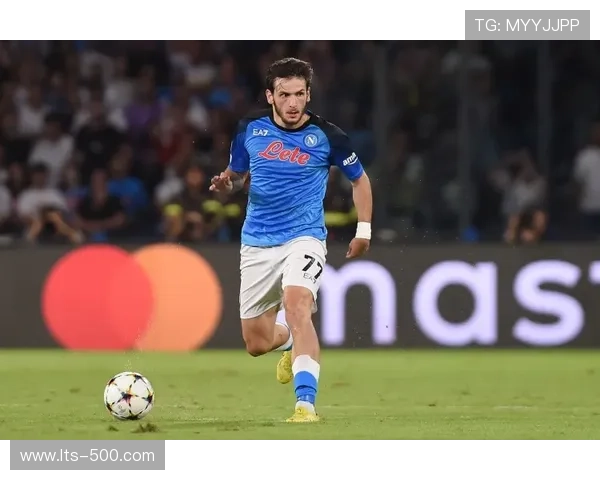 克瓦拉茨赫利亚技术进化:从左路爆点到全能边锋。